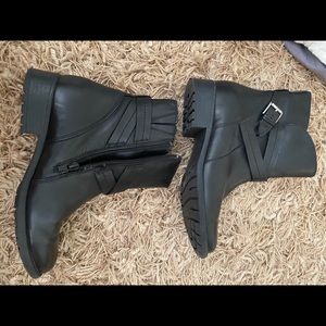 NEW Clark’s waterproof leather ankle boots